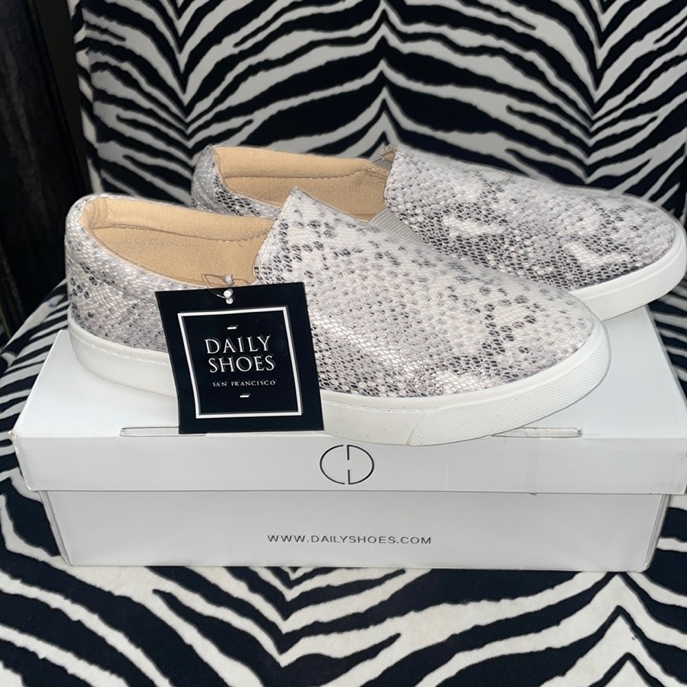 Phyton tennis shoe